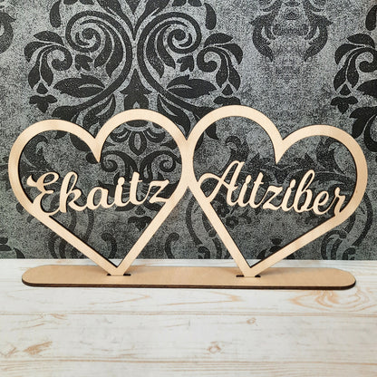 Corazones de madera personalizados con nombres